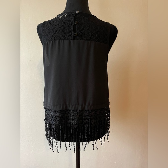 Monteau Los Angeles Black lace/fringe combo sleeveless top, 3 buttons, size L - Picture 4 of 5